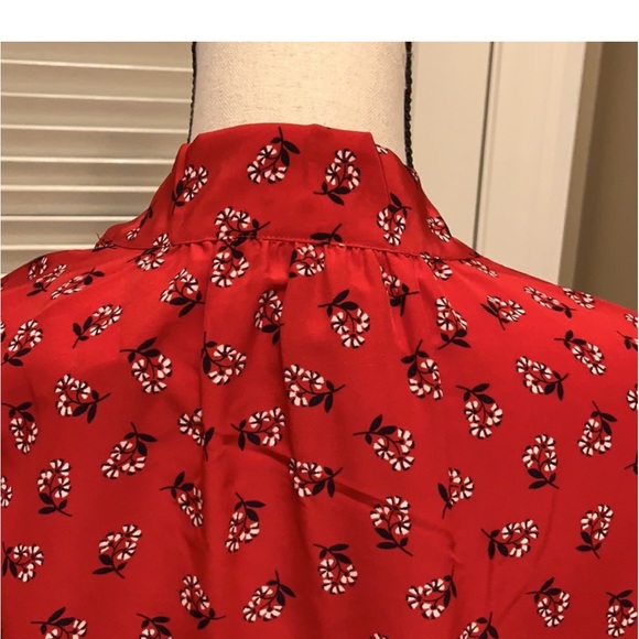 Draper James Lipstick Tie Neck Blouse in Lipstick Red Floral, Size XSmall - Picture 10 of 16